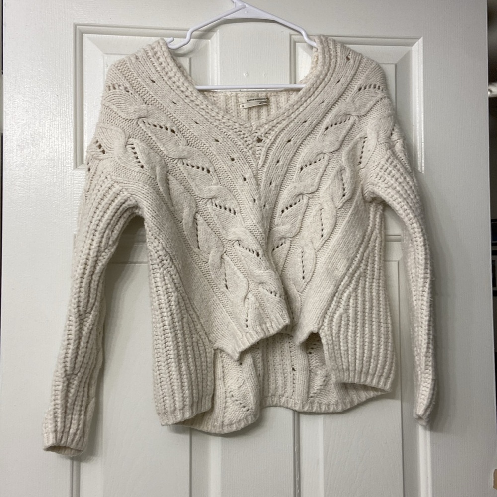 Anthropologie long sleeve white cable knit v neck sweater